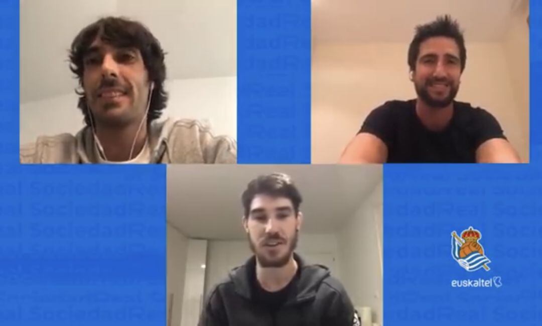 Carlos Martínez, Markel Bergara y Aritz Elustondo en el encuentro virtual propiciado por la Real