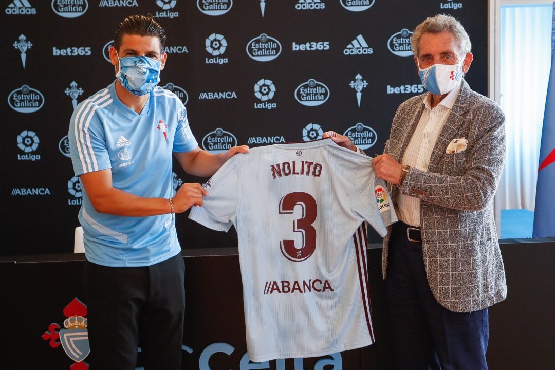 Nolito con Carlos Mouriño durante su presentación 