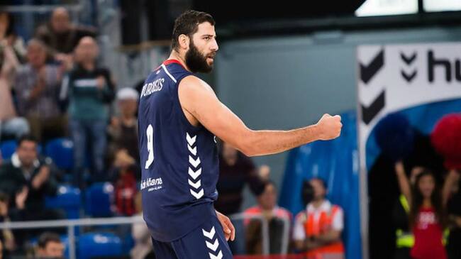 Ioanis Bourousis hizo un gran último cuarto ante el Obradoiro.