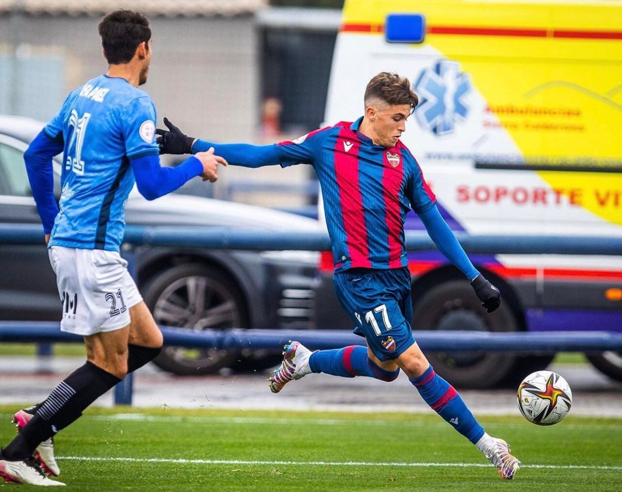 Jorge Padilla, en un encuentro de la pasada temporada con el filial del Levante