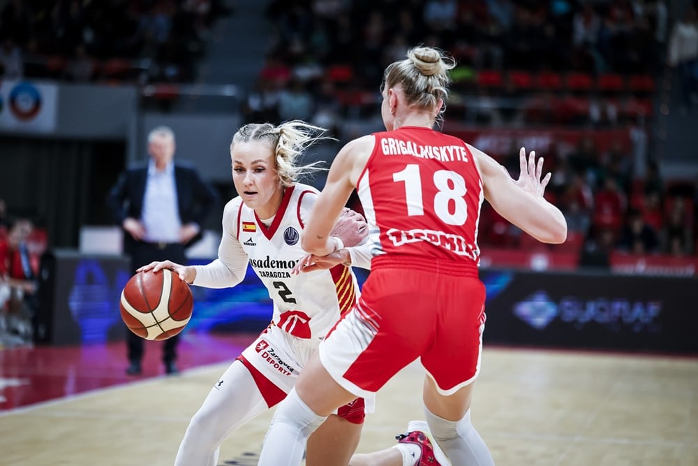 Petra Holesinska, en un acción del partido de Euroliga ante el DVTK