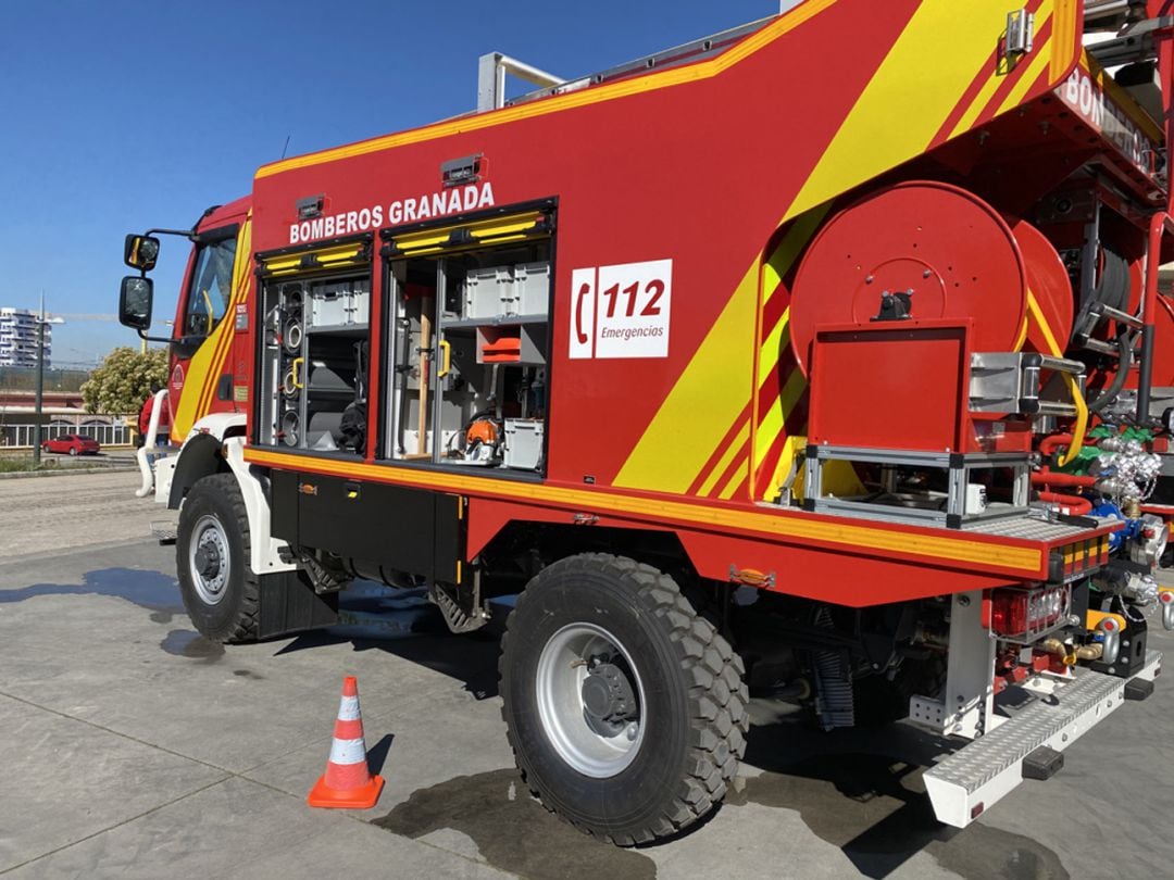 Uno de los dos nuevos camiones para los Bomberos de Granada adquiridos por el Consorcio Provincial de Bomberos, dependiente de la Diputación