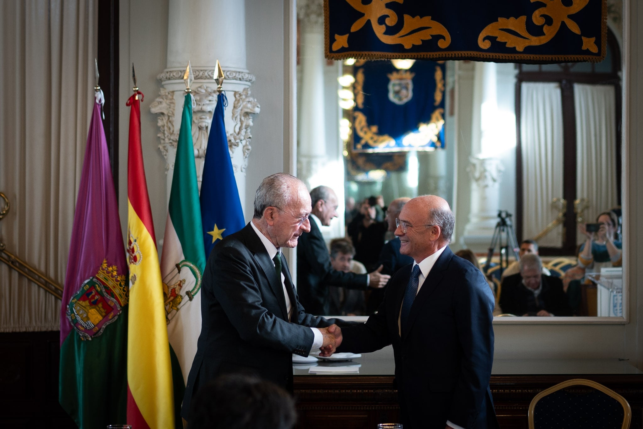 El alcalde de Málaga, Francisco de la Torre, y el presidente de la Autoridad Portuaria, Carlos Rubio, durante la firma del protocolo vinculada al proyecto del auditorio (ayuntamiento de Málaga).