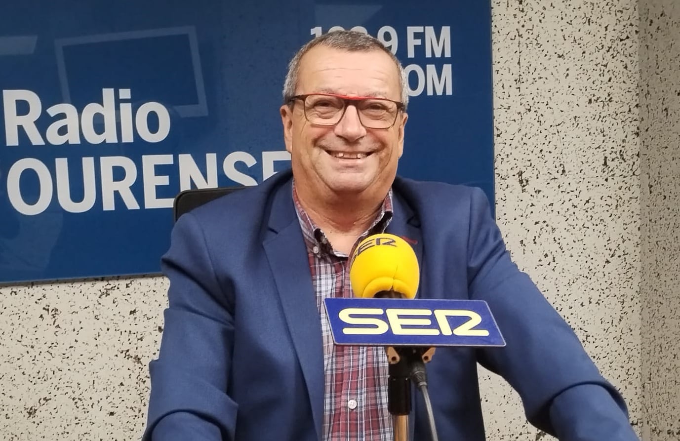 Pepe González en los estudios Ramón Puga, Radio Ourense Cadena SER
