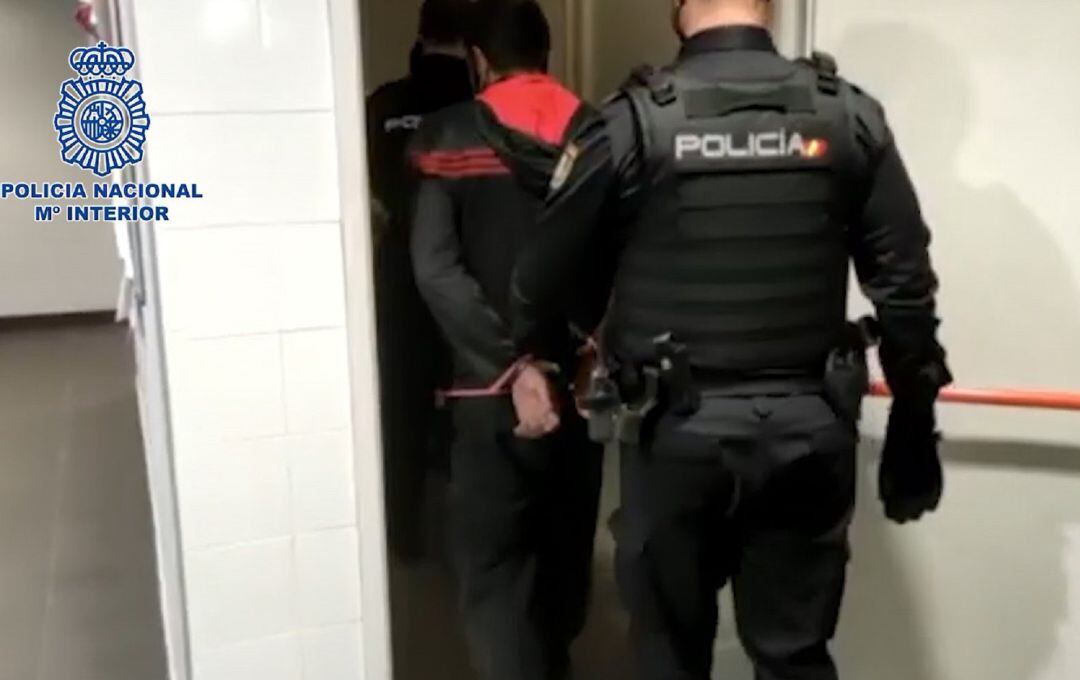 Detenidos tres individuos en Móstoles cuando robaban una cinta transportadora