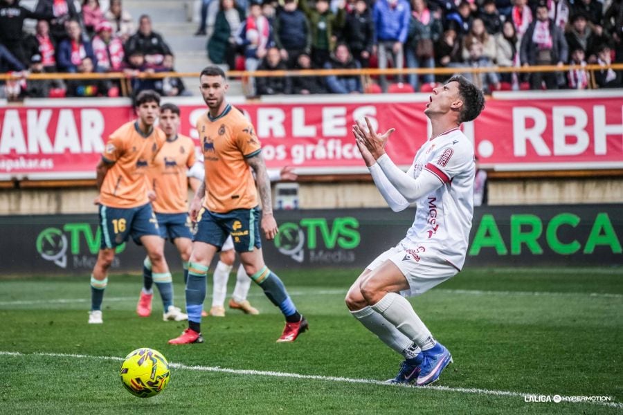 Collado se lamenta de una ocasión fallada.