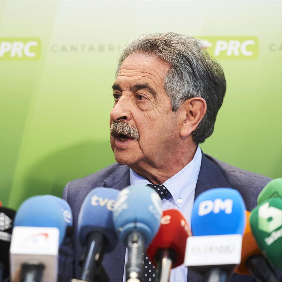 Revilla anunciará la semana que viene si vuelve a ser candidato a la Presidencia de Cantabria