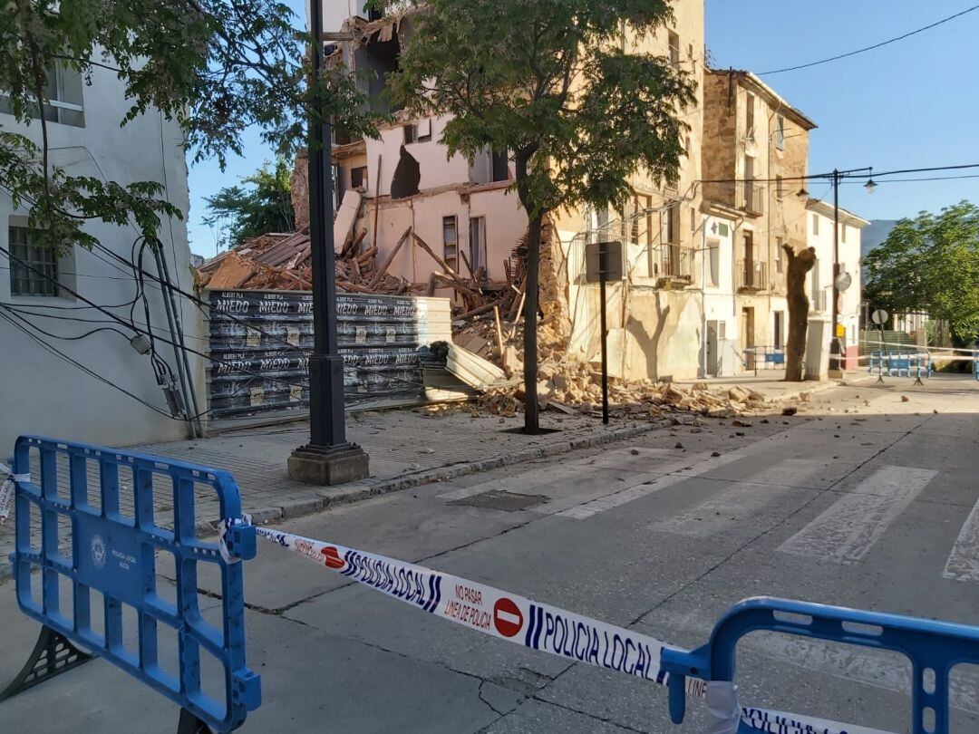 Edificio desplomado en la calle Caramanchel de Alcoy