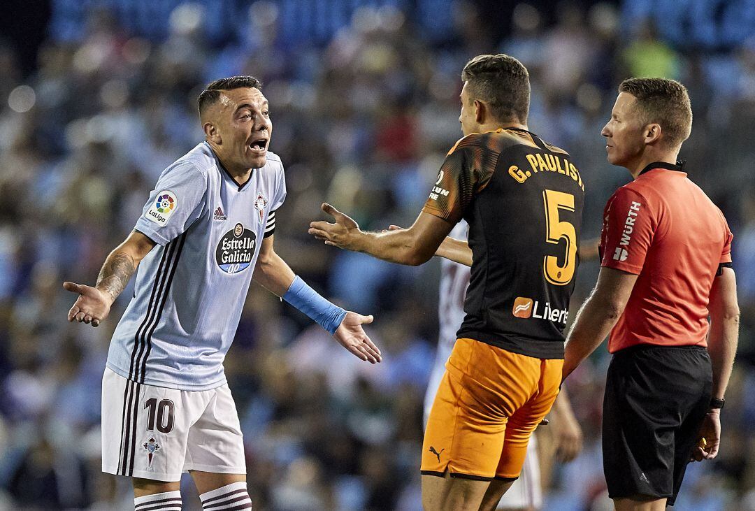 Iago Aspas discute con Gabriel Paulista
