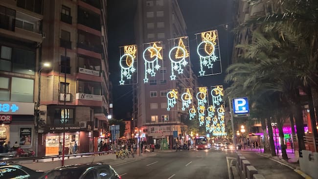 Luces de Navidad en La Rambla de Méndez Núñez