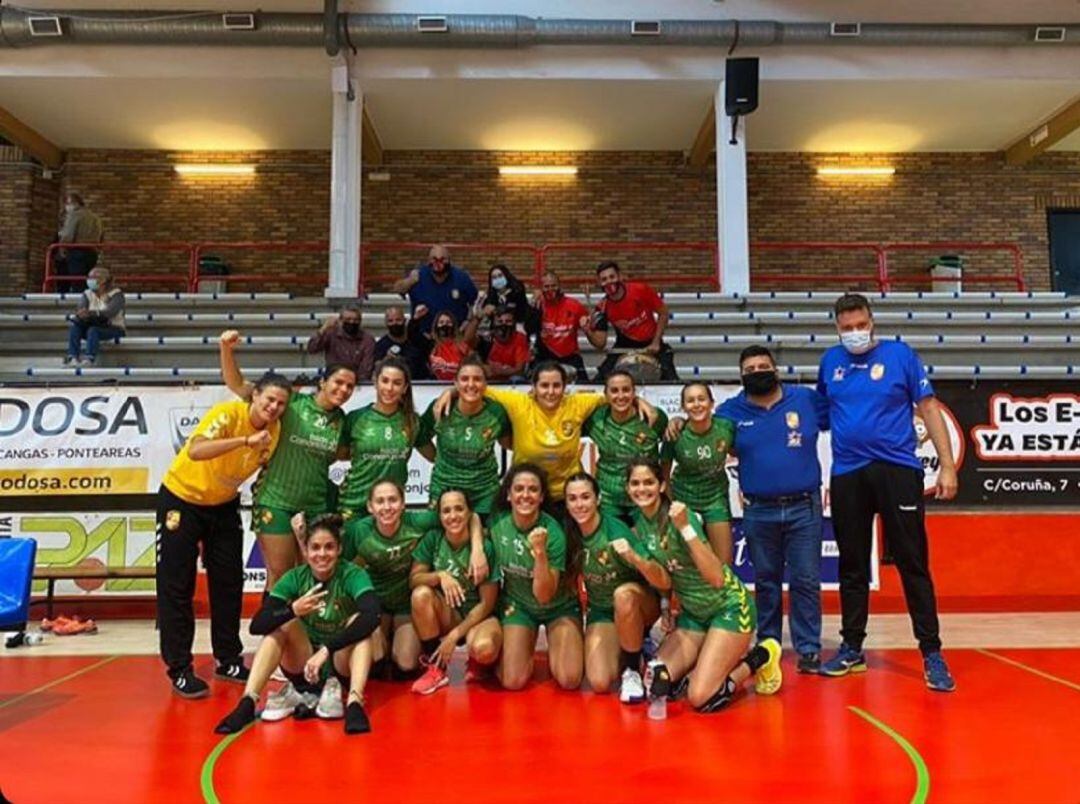 Jugadoras y cuerpo técnico del Lanzarote Zonzamas tras ganar en Porriño.