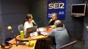 Manuel Rivas juntoa Javier Pintor Y Mayte González en Radio Coruña