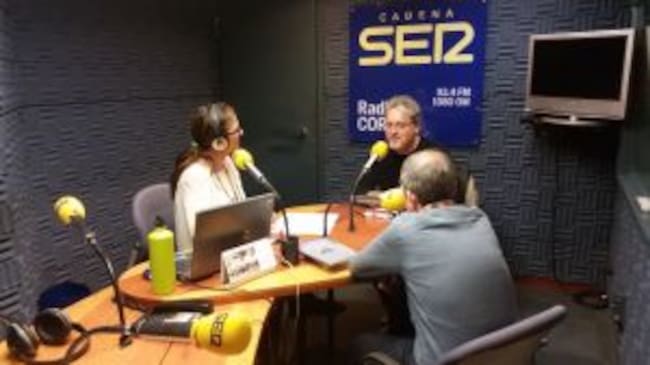 Manuel Rivas juntoa Javier Pintor Y Mayte González en Radio Coruña