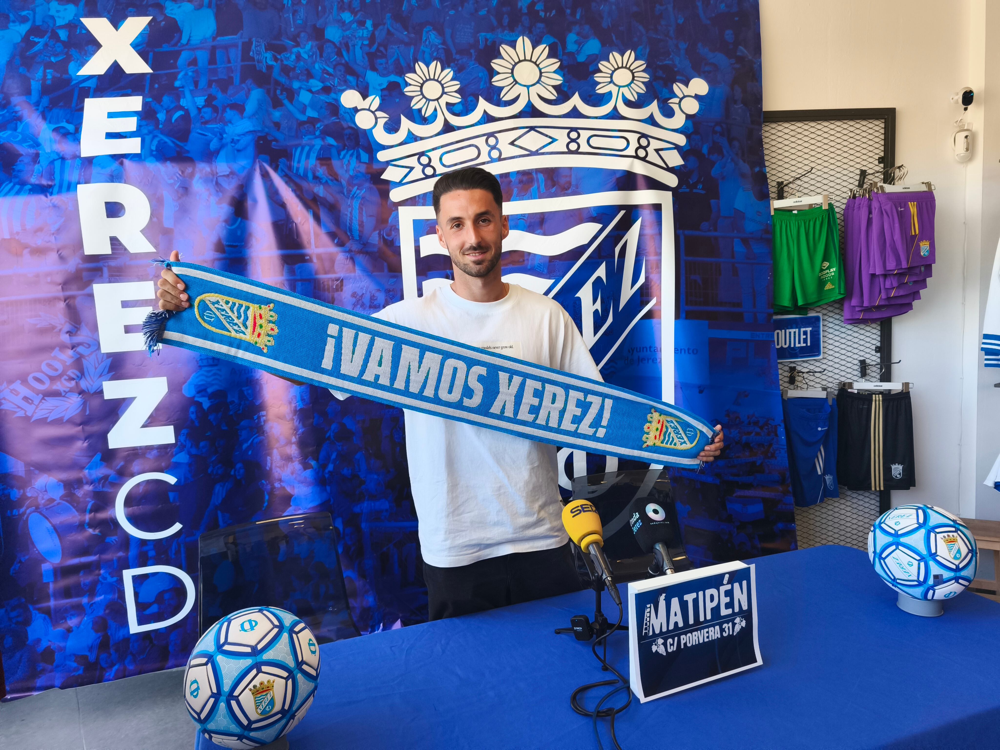 Hugo Díaz en su presentación como jugador del Xerez CD