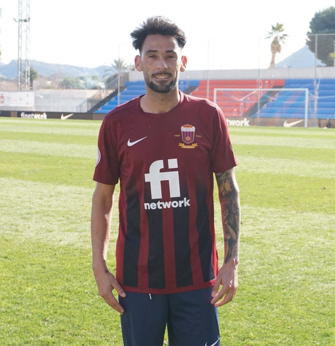 Juanma Acevedo ya ha vestido la camiseta del Eldense