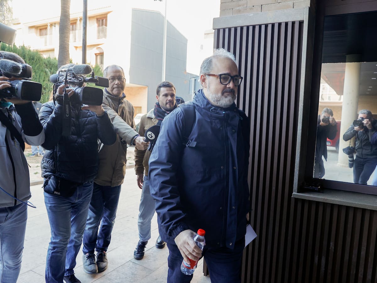 Un asesor de Mazón contradice a los escoltas y asegura que el president llegó sobre las 19:30 al Palau el día de la DANA