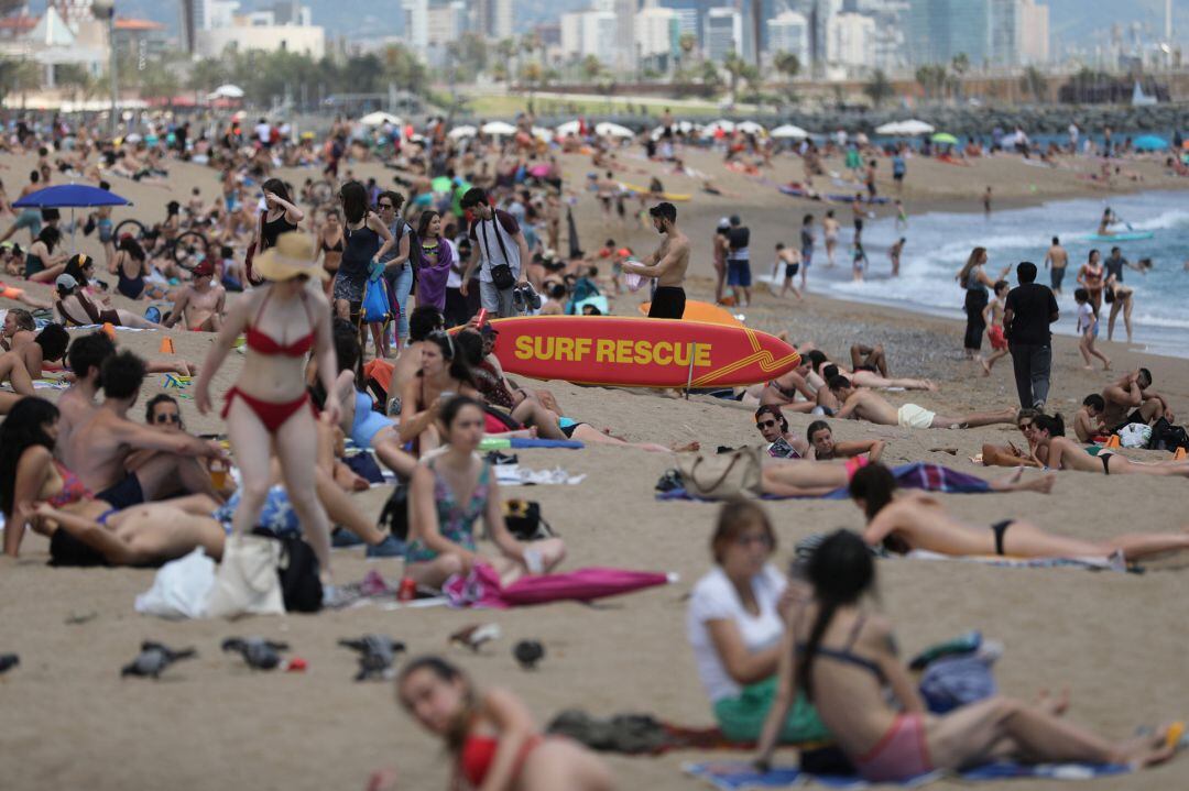 Aglomeraciones en las playas de Barcelona a 13 de junio de 2020.
