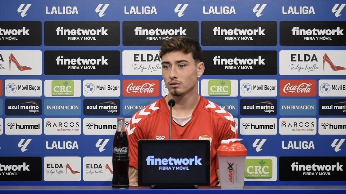 Joel Jorquera, futbolista del Eldense, antes de recibir al Real Racing Club