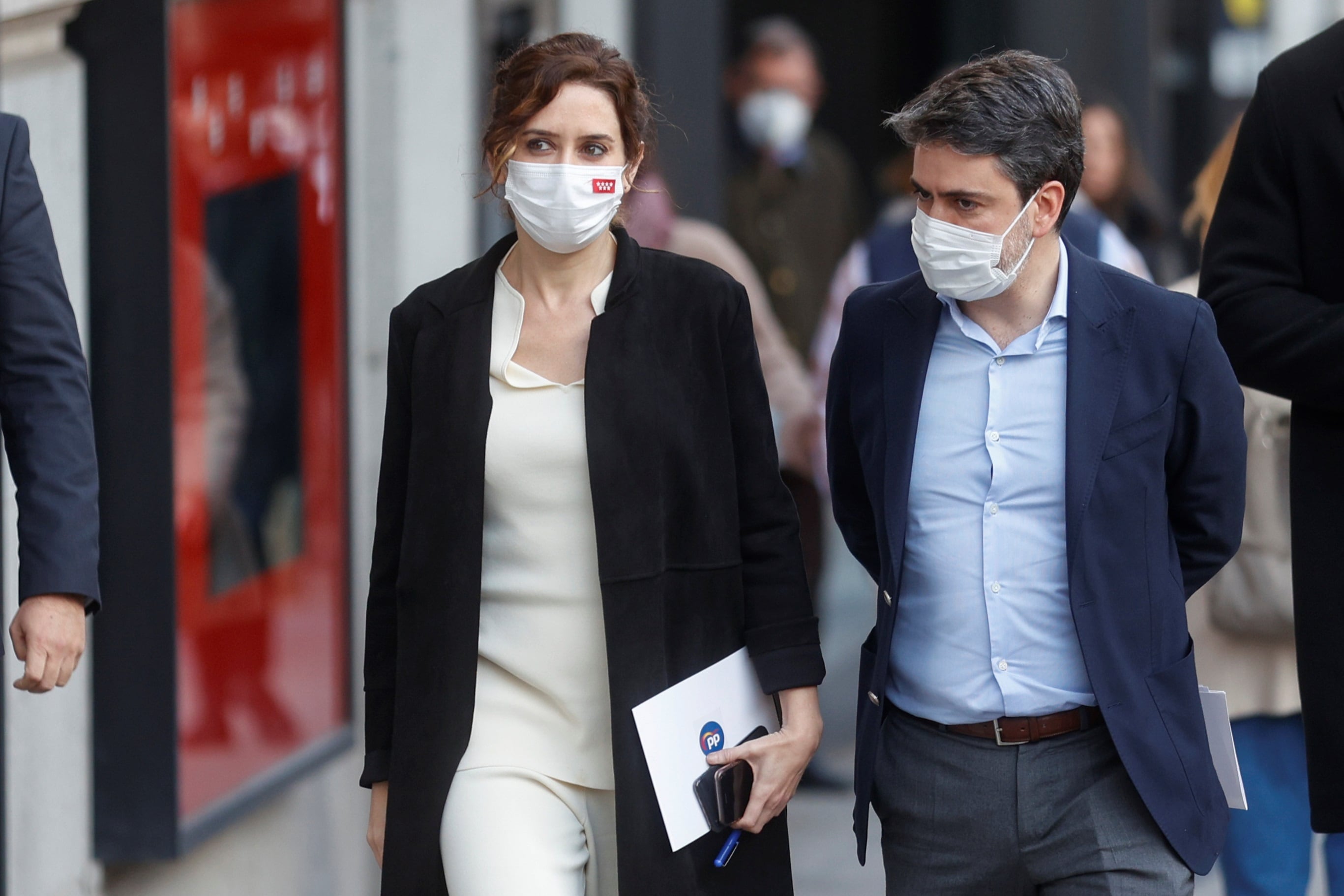 La presidenta de la Comunidad de Madrid, Isabel Díaz Ayuso a su llegada a la reunión Ejecutiva Nacional del PP que se celebra este martes en la sede de la formación en la calle Génova de Madrid