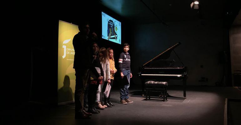 Algunos de los participantes en el Maratón de piano antes de su actuación