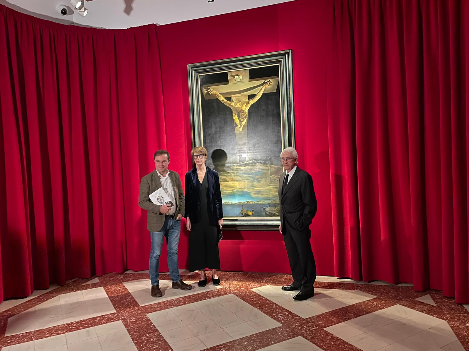 El Crist, amb la directora del museu Montse Aguer, el president de la Fundació, Jordi Mercader i l&#039;escriptor Jordi Sierra