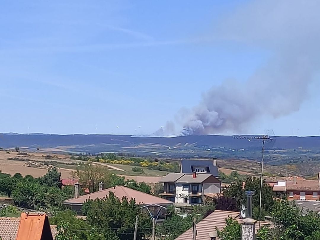 Una imagen del humo en Ferreruela de Tábara