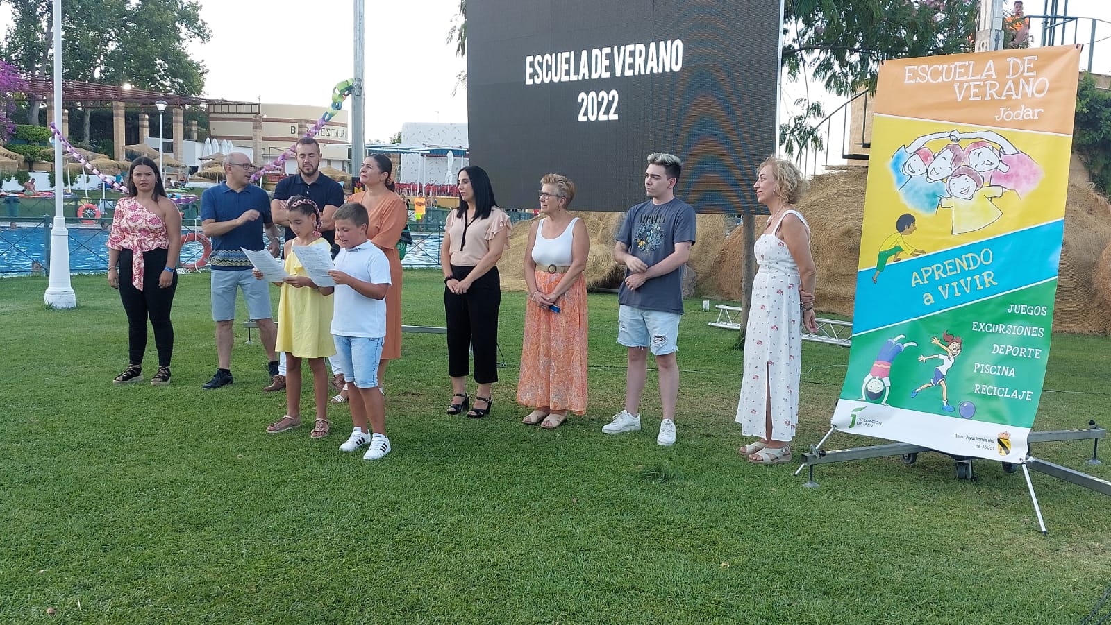 Momento de la presentación de Rafael e Isabel, ante alcaldesa y concejales