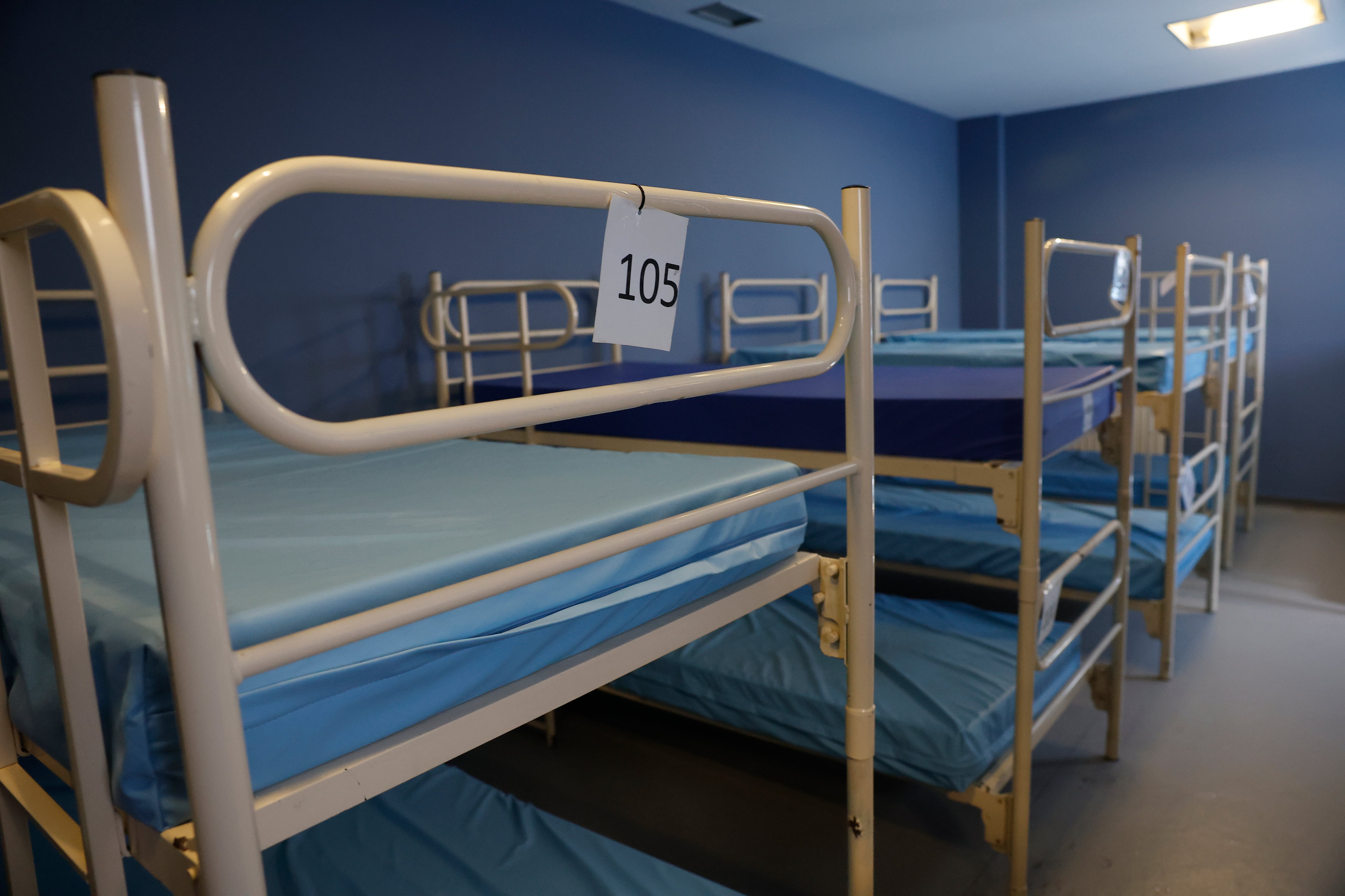 Vista del dispositivo de emergencia que el Ayuntamiento de Madrid ha habilitado para los sinhogar del Aeropuerto de Barajas. EFE/ J.P.Gandul