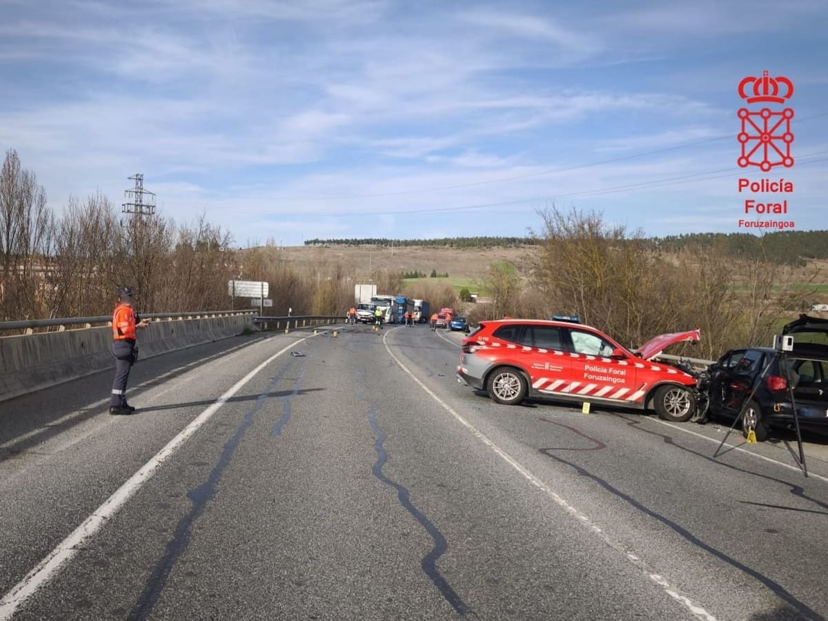 Colisión múltiple en la N-121 con cinco heridos