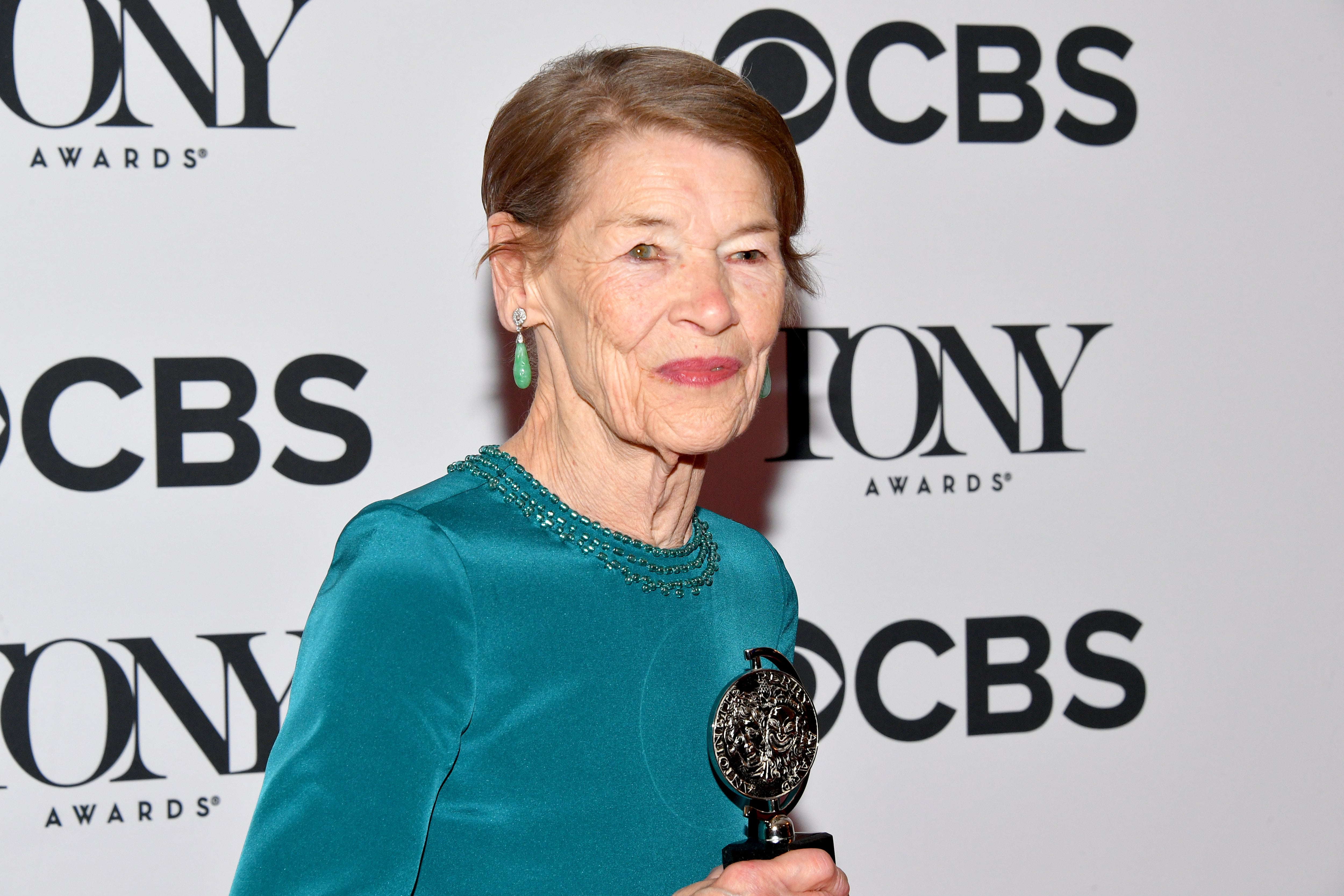 Glenda Jackson recoge en 2018 un premio Tony. (Photo by Dia Dipasupil/Getty Images for Tony Awards Productions)