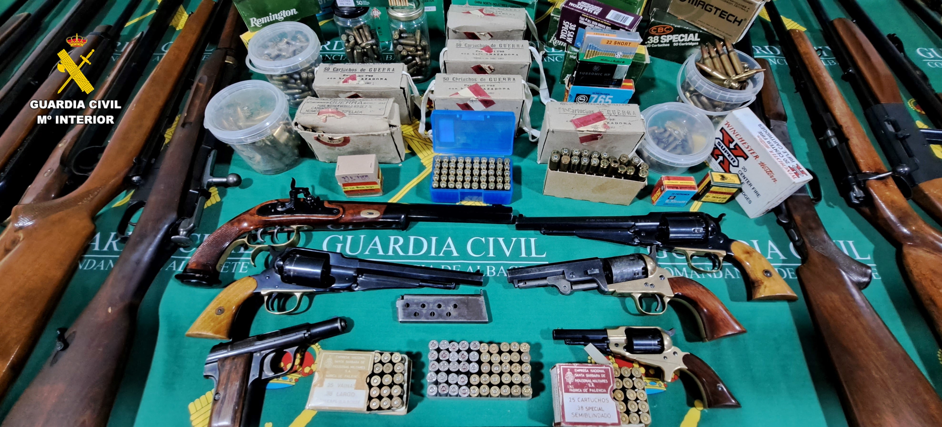 Material incautado por la Guardia Civil