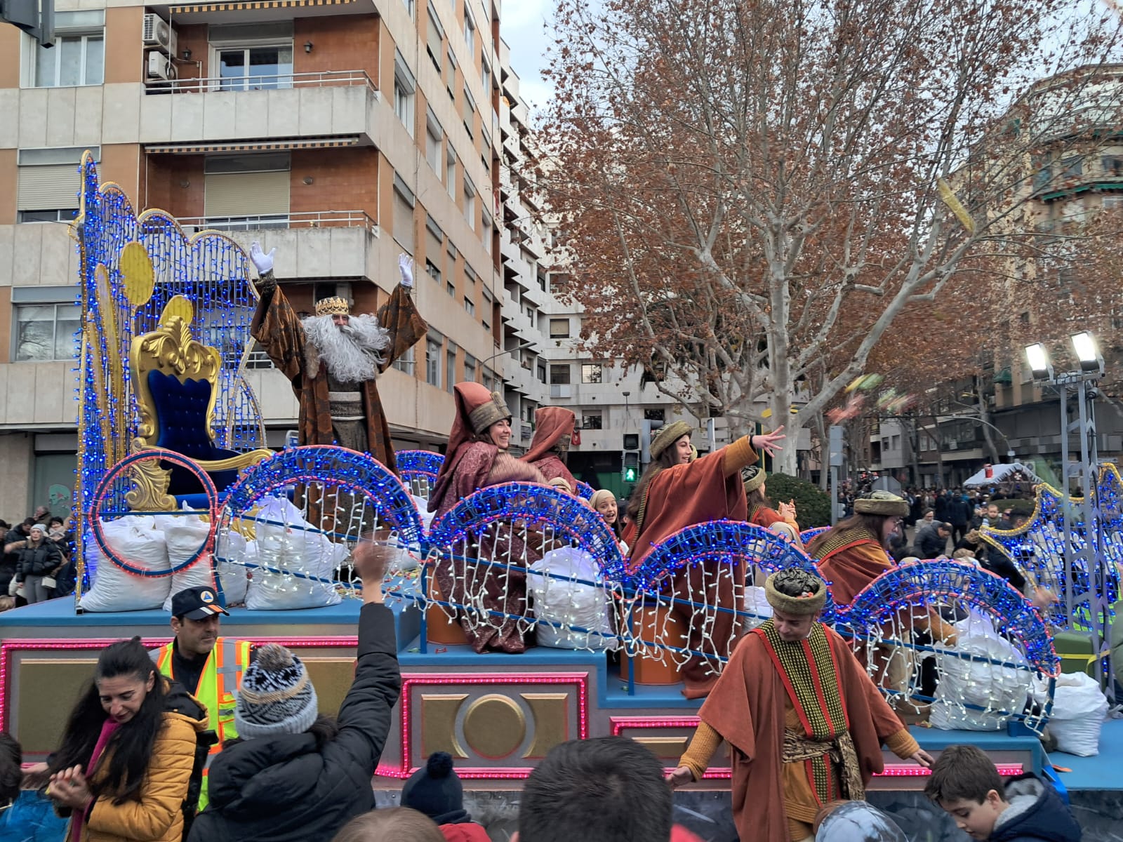 Melchor saluda a los asistentes a la cabalgata de Ciudad Real