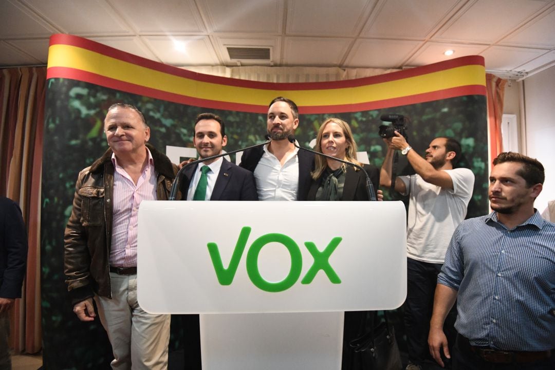 Juan Ros (i), en un acto electoral de Vox en Ceuta, el pasado 30 de octubre.