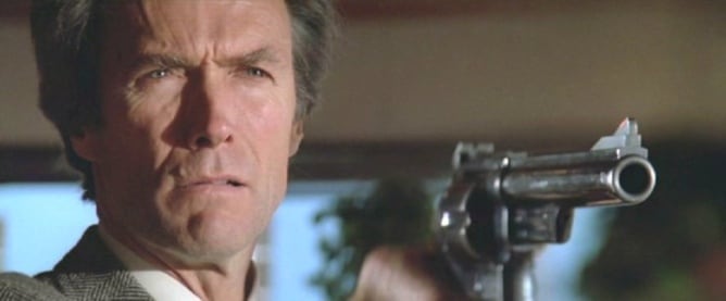 Clint Eastwood en el personaje de &quot;Harry el sucio&quot;, obra de John Milius