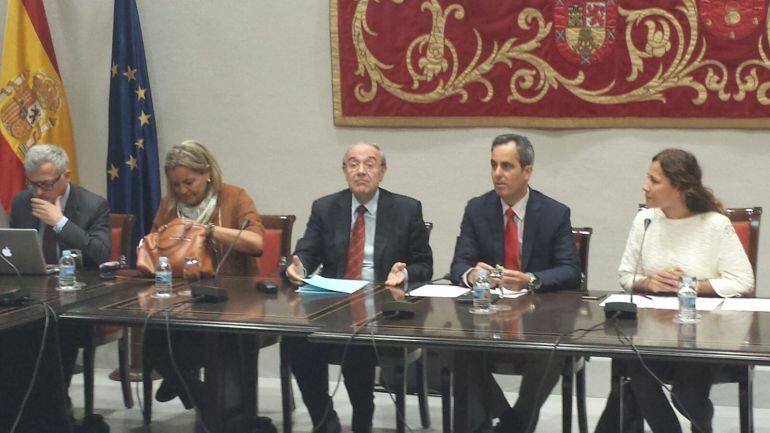 El fiscal jefe de Canarias, Vicente Garrido durante su comparecencia en el Parlamento.