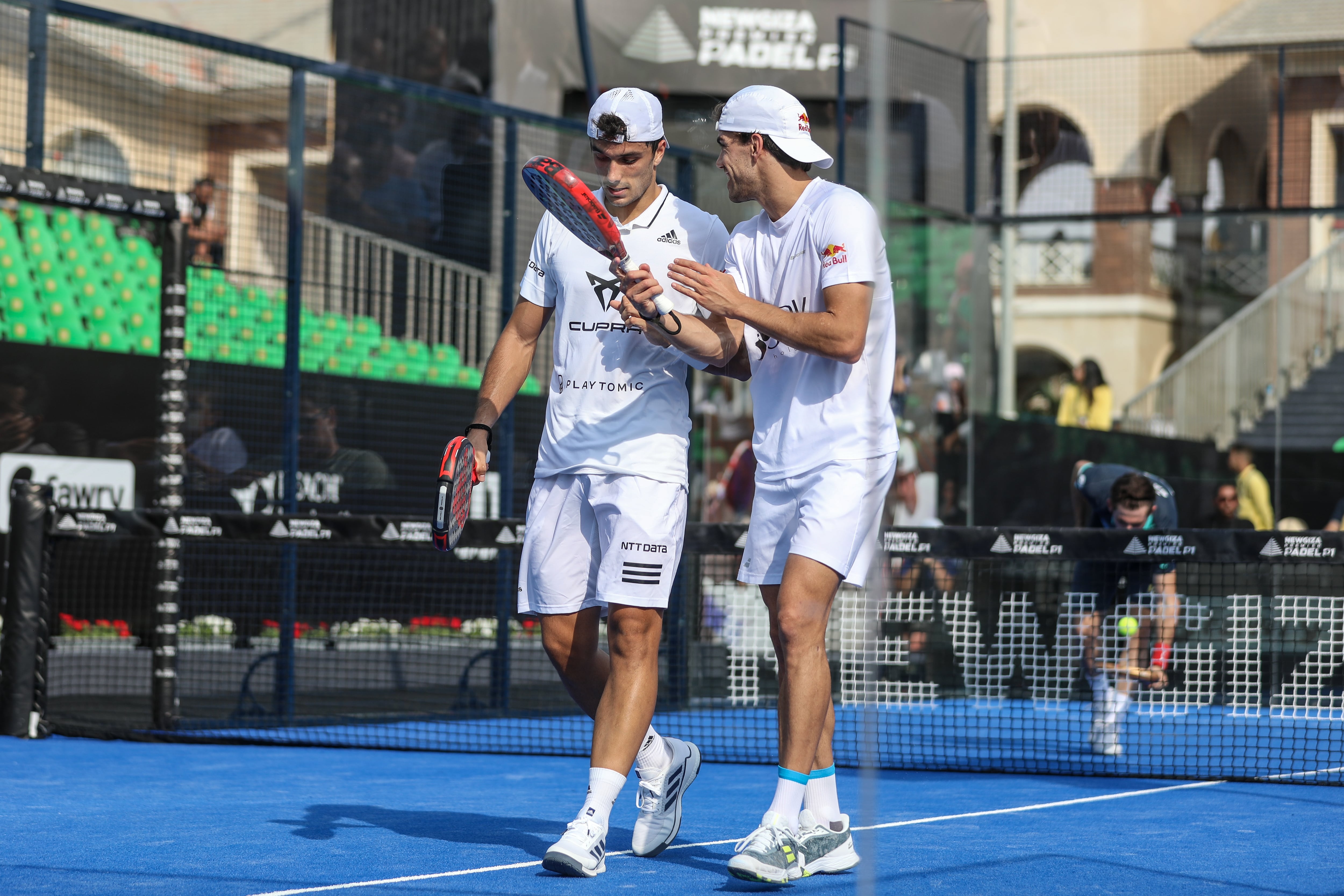 Ale Galán y Juan Lebrón conversan durante un torneo