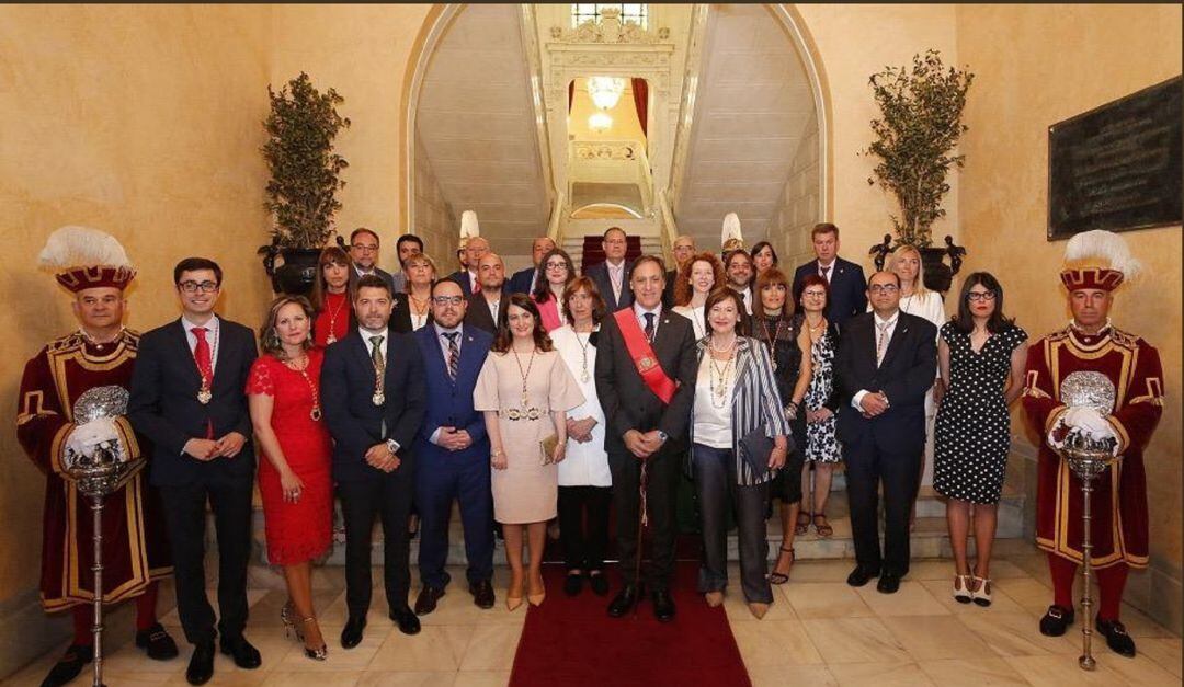 Foto de familia de la Corporación Municipal
