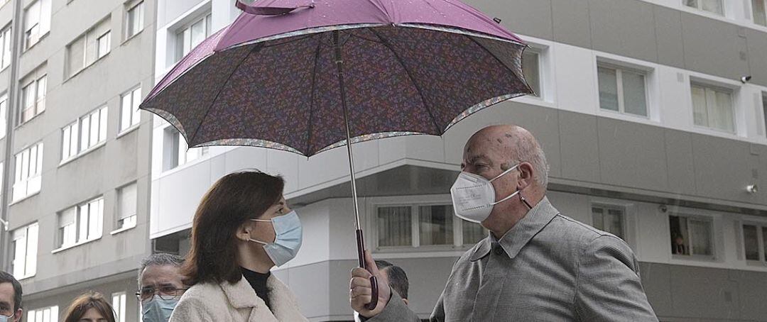 La conselleira de vivienda en la inauguración de la rehabilitación de un edificio en A Coruña