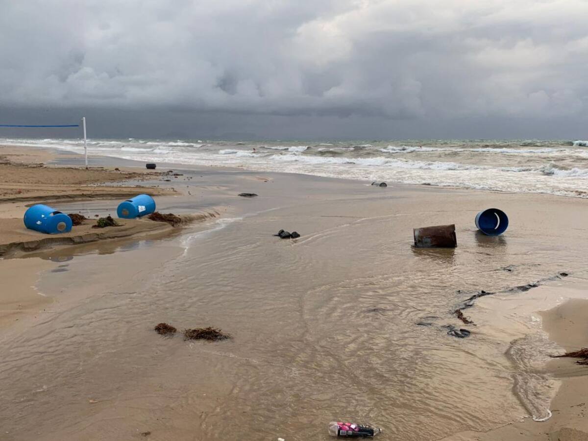La playa de Arenales se lleva la peor parte del temporal