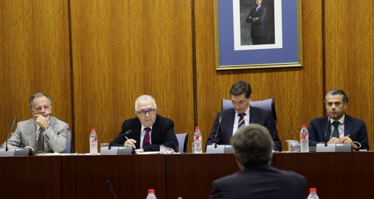 El consejero de Economía y Empleo, José Sánchez Maldonado explica en comisión parlamentaria las novedades sobre los expedientes abiertos a UGT-A