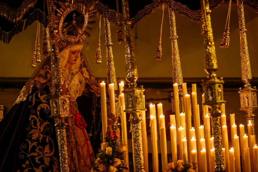 Prcesión de Cristo Rey y la Virgen de la Amargura, celebrada este lunes (foto: Kiko Delgado / EFE)