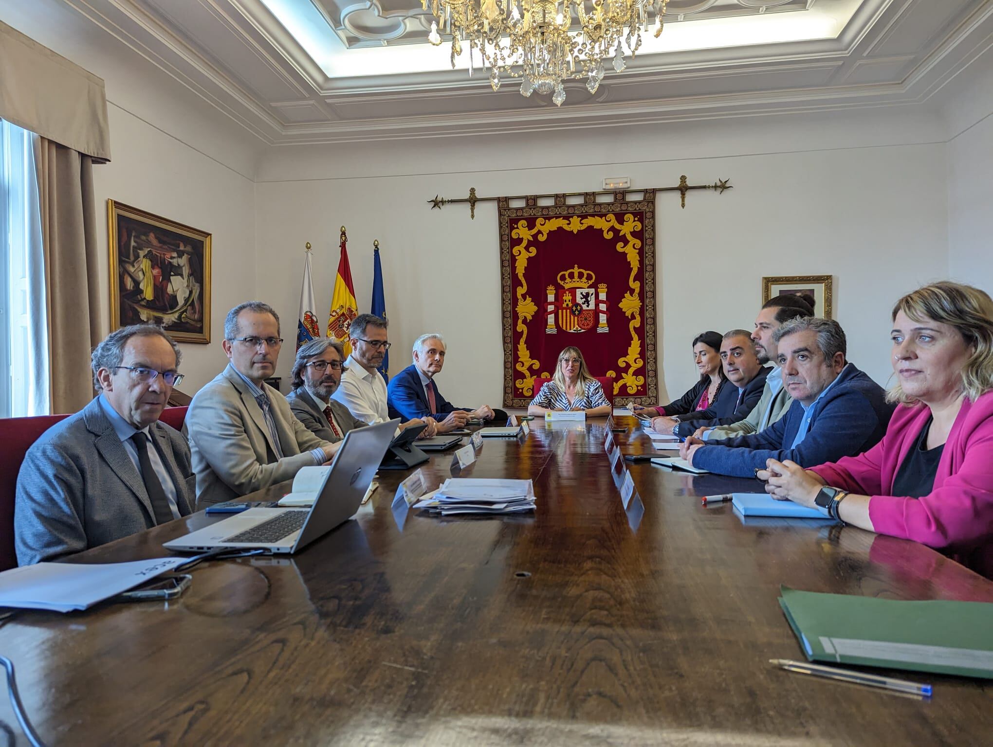Asistentes a la reunión que se ha celebrado este jueves en Santander, con representantes de las tres administraciones implicadas: Gobierno de España, Gobierno de Cantabria y Ayuntamiento de Santander.