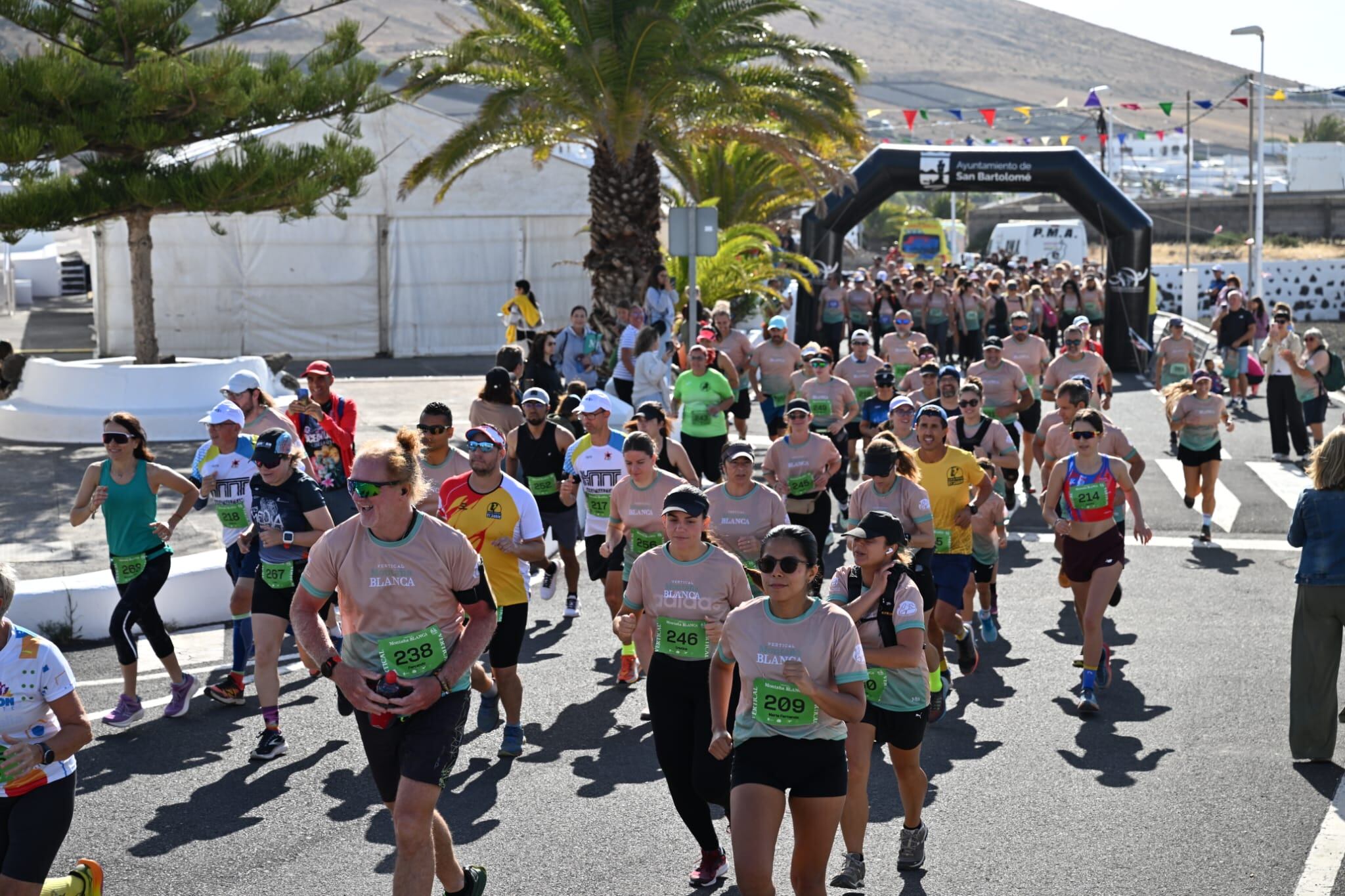 Salida de la XIII edición de la Vertical Montaña Blanca de San Bartolomé.