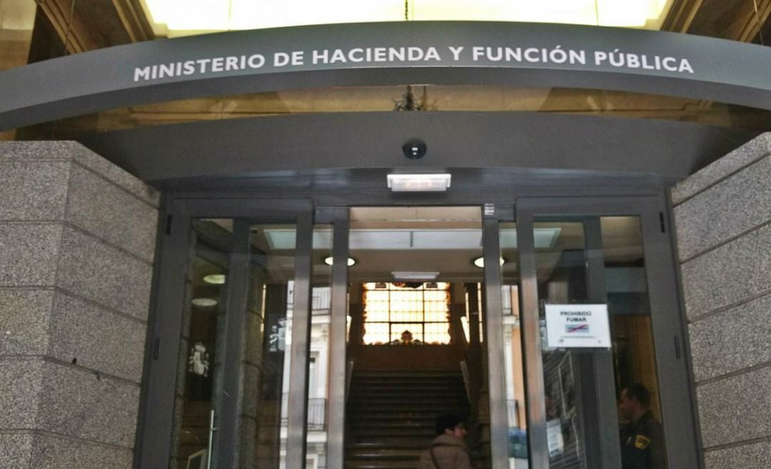 Una de las entradas al Ministerio de Hacienda y Función Pública.