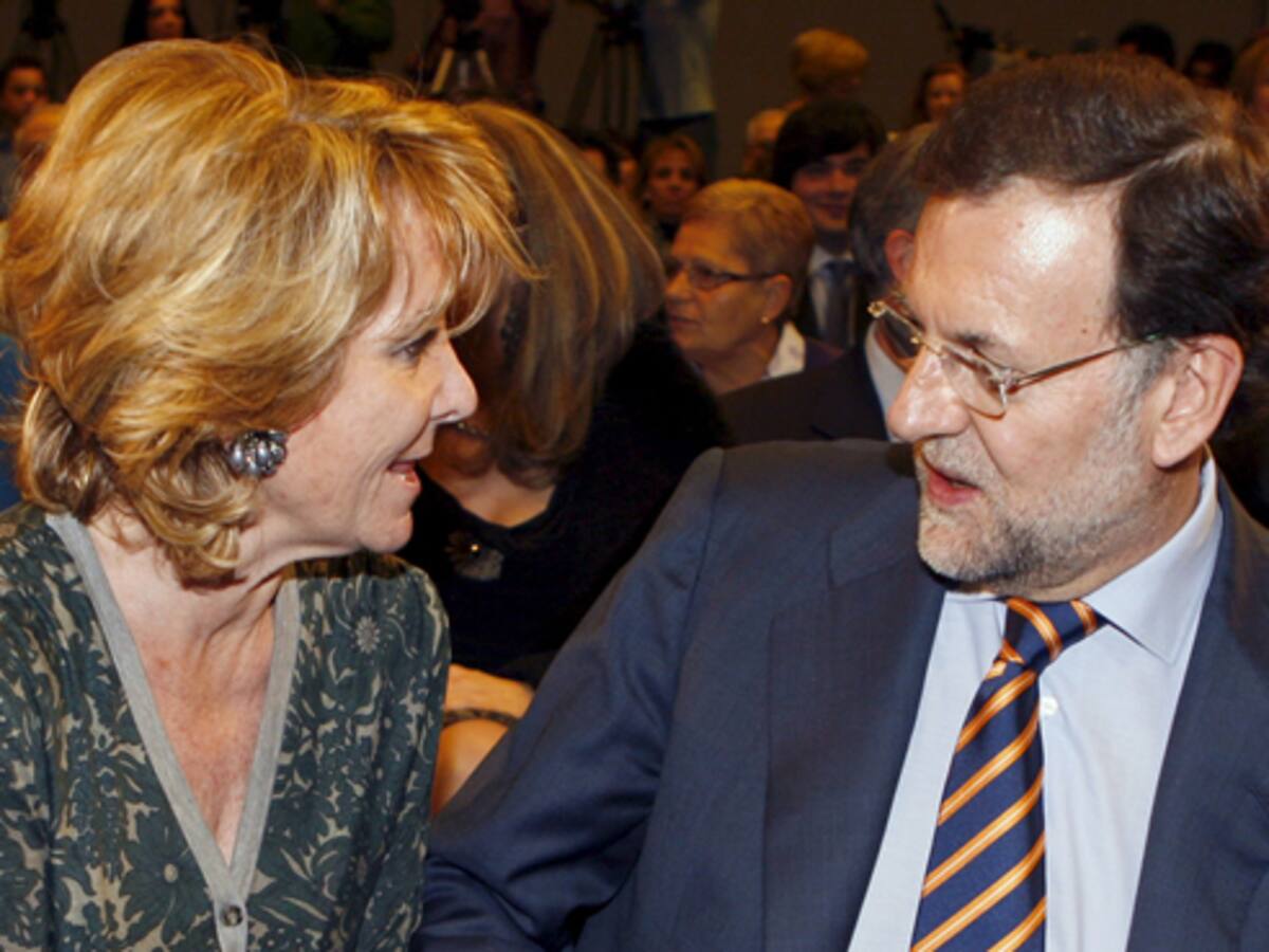 Aguirre se deshace en elogios a Rajoy y pide ser "proclamada candidata pronto"