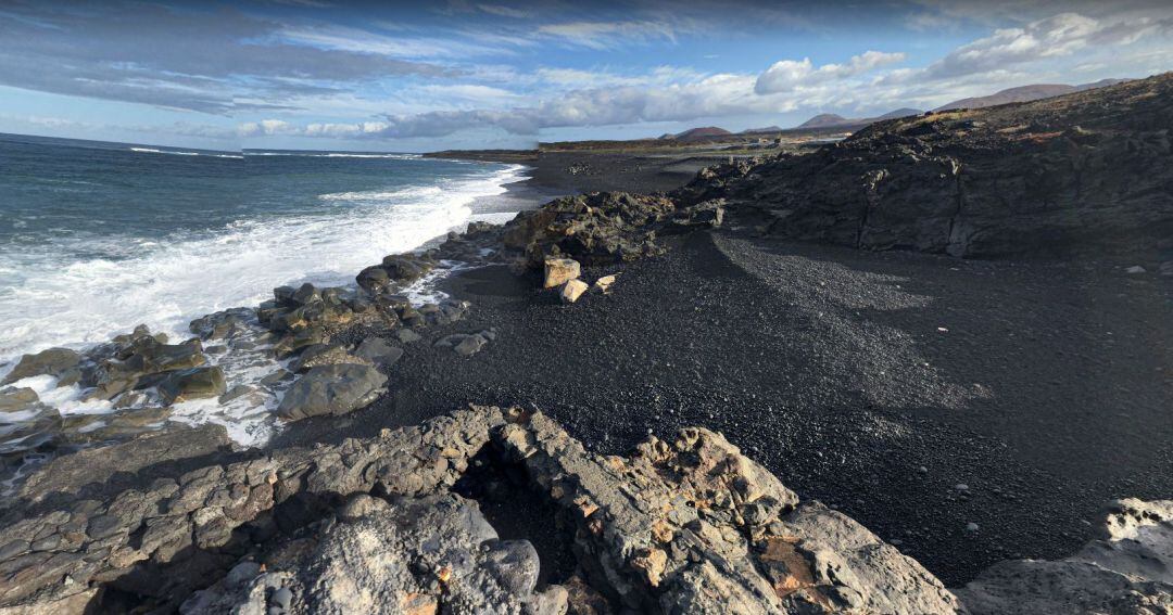 Zona de acantilados cercana a las Salinas de Janubio.