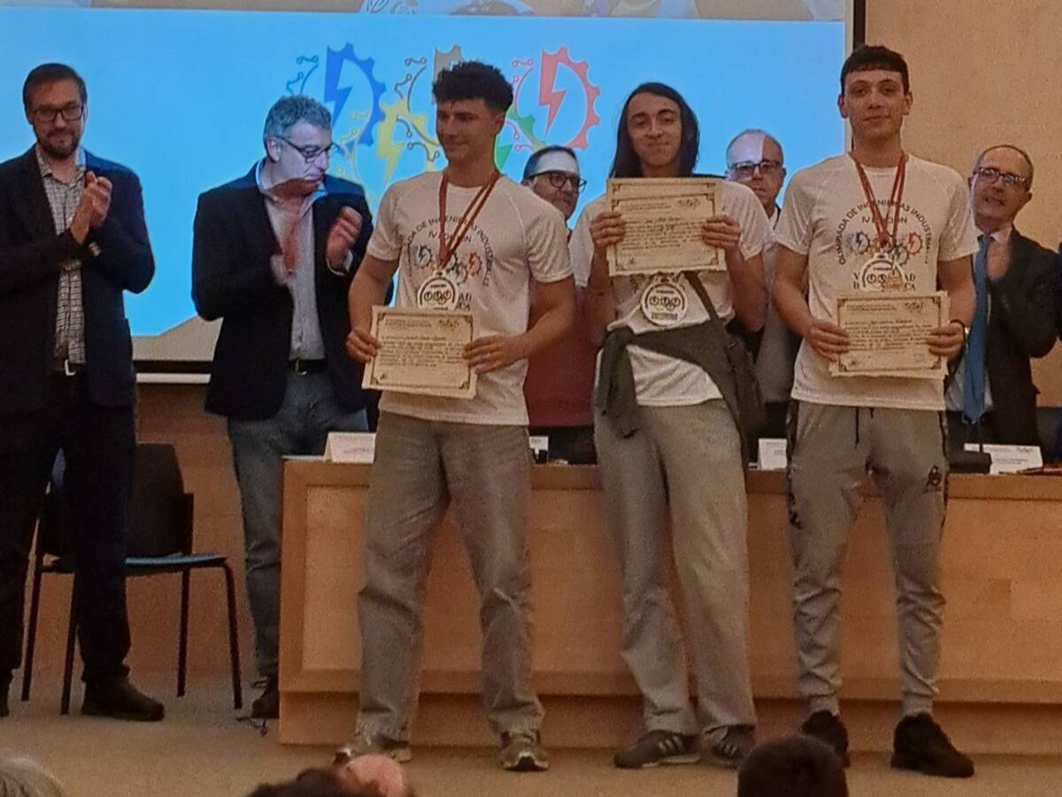 El Instituto de La Adrada (Ávila) ganan la Olimpiada Industrial de la Universidad de Salamanca