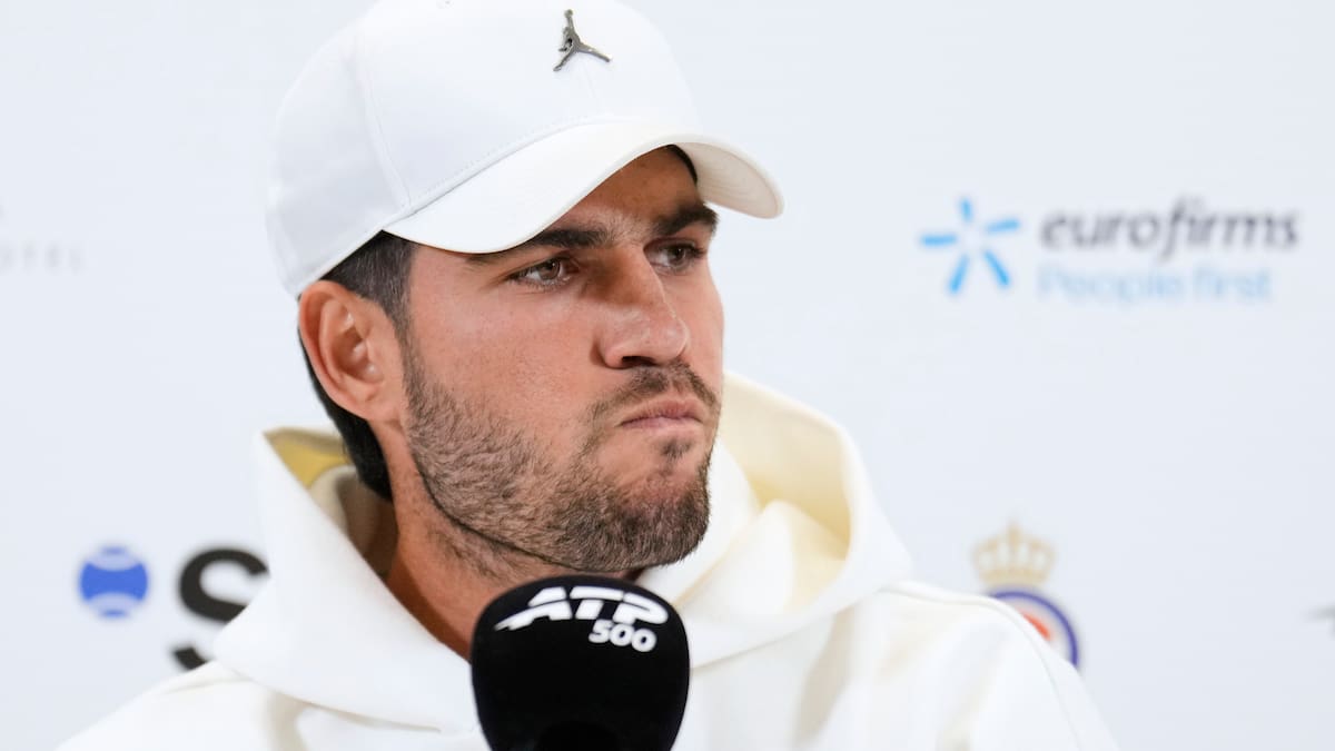 Carlos Alcaraz renuncia a disputar el Masters 1.000 de Roma y Roland Garros tras la lesión de muñeca que le hizo retirarse del Godó