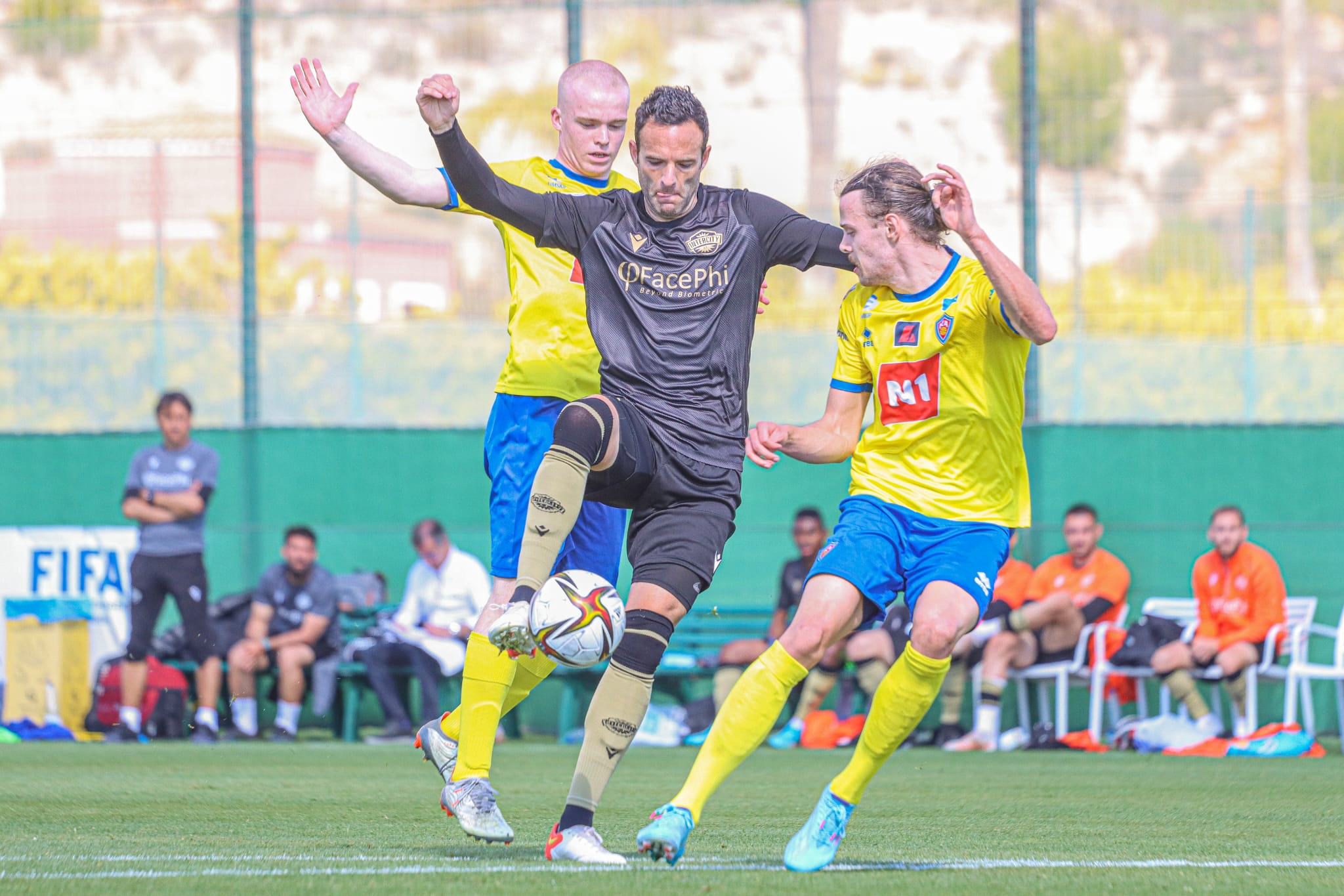 Borja Viguera, jugador del Intercity, frente AK Akureyri