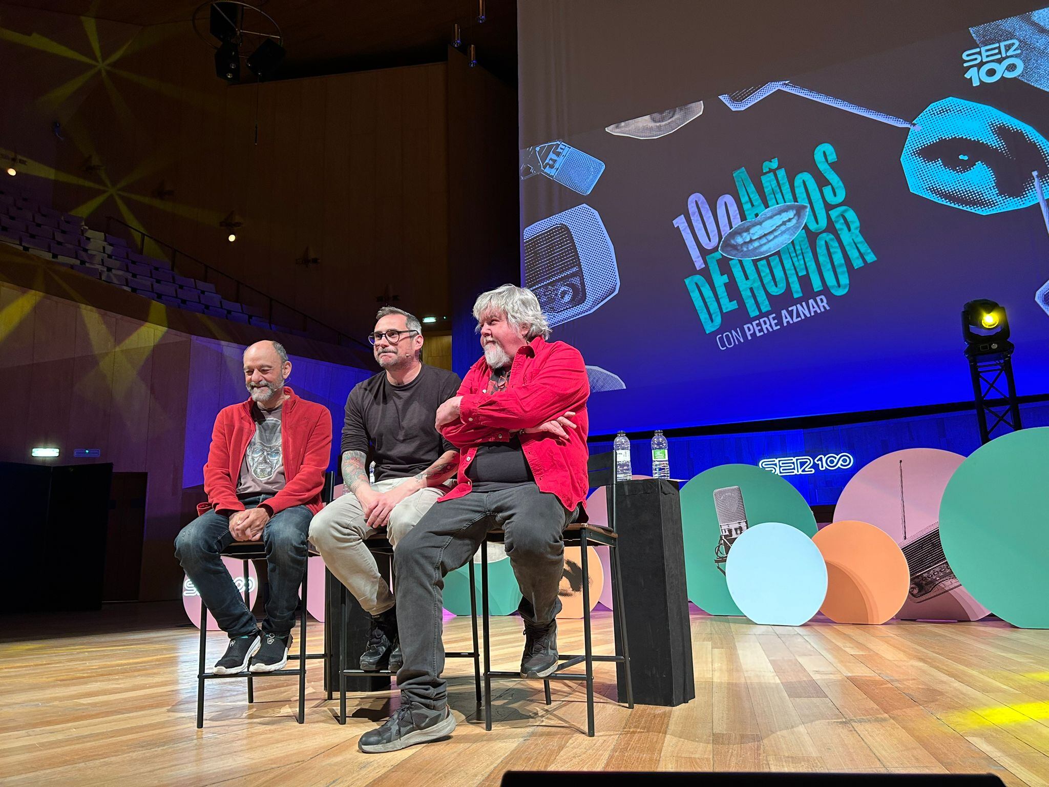 Pere Aznar, Javier Coronas y Javier Cansado hicieron un repaso a la historia de la radio en el 100 años de Humor de Cadena SER.